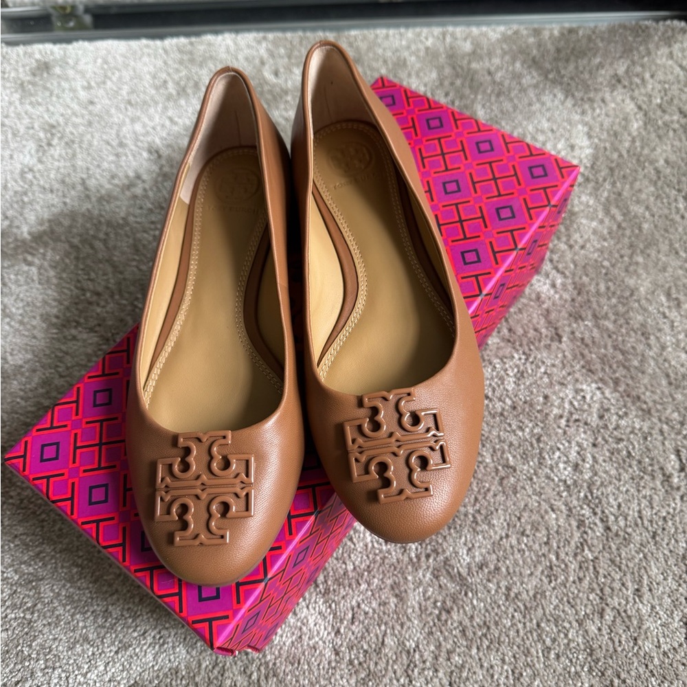 Tory Burch Women's Tan Flats BRAND NEW IN BOX